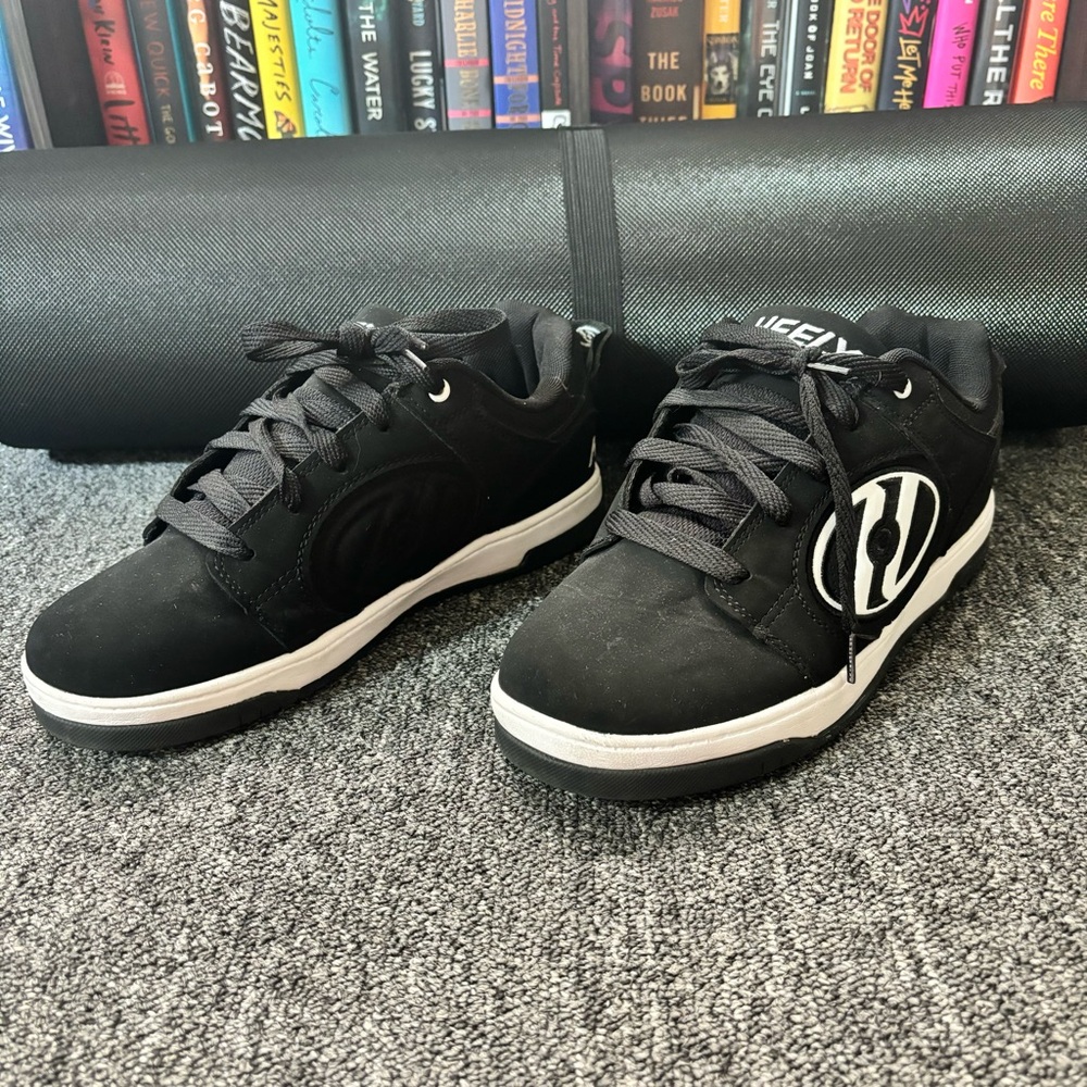 Heelys Voyager shoes, size 9